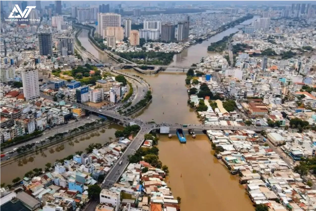 Phường Chánh Hưng có vị trí chiến lược tại Quận 8, kết nối các quận trung tâm, thu hút đầu tư thương mại, dịch vụ, sản xuất nhờ dân số và quỹ đất lớn Phường Chánh Hưng có vị trí chiến lược tại Quận 8, kết nối các quận trung tâm, thu hút đầu tư thương mại, dịch vụ, sản xuất nhờ dân số và quỹ đất lớn