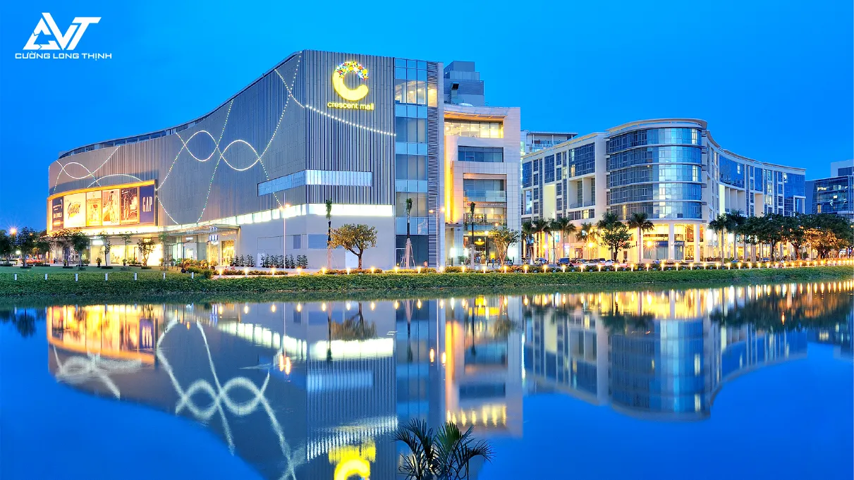 Crescent Mall – một trong những trung tâm thương mại lớn thuộc khu vực Phường Tân Thuận Crescent Mall – một trong những trung tâm thương mại lớn thuộc khu vực Phường Tân Thuận